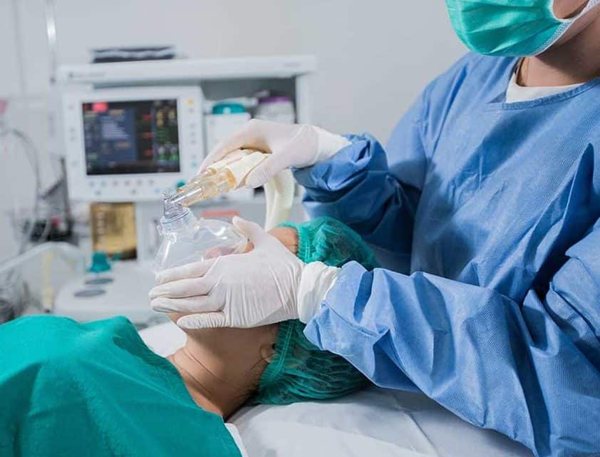 Come diventare anestetista? Quali studi seguire e quanto guadagna un medico anestetista