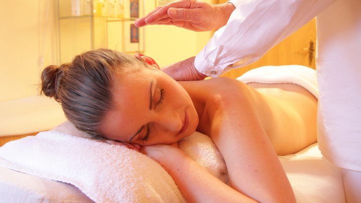 Come diventare massaggiatore: chi è il massaggiatore, come diventarlo, le tipologie esistenti, le normative da rispettare e i possibili guadagni